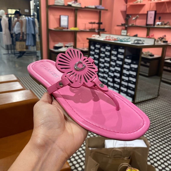 🎀 Coach Julia Sandal size 6 - Picture 5 of 11